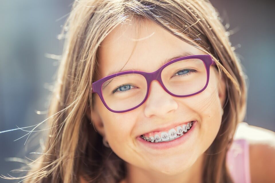 Czy zakładanie aparatu ortodontycznego u małych dzieci ma sens?